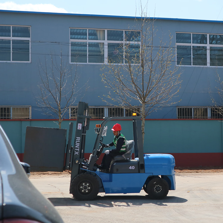 Some tips about choosing the right forklift for four factory